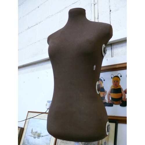 150 - RETRO DRESSMAKERS MANNEQUIN/DUMMY