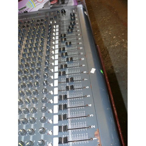 267 - A VERY LARGE VINTAGE MIXING DECK BY DYNAMIX POWERMIX II