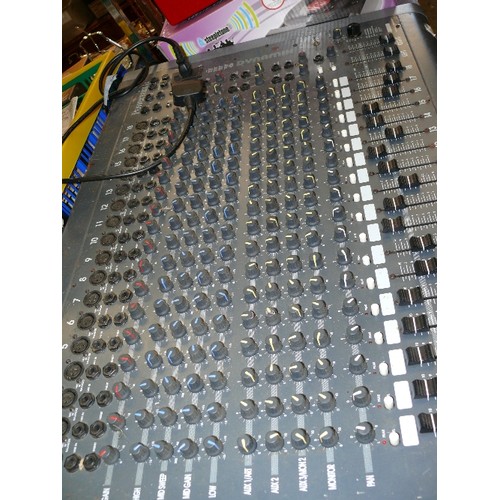 267 - A VERY LARGE VINTAGE MIXING DECK BY DYNAMIX POWERMIX II