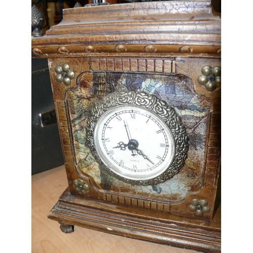 258 - A DECORATIVE WOODEN CARRIAGE CLOCK