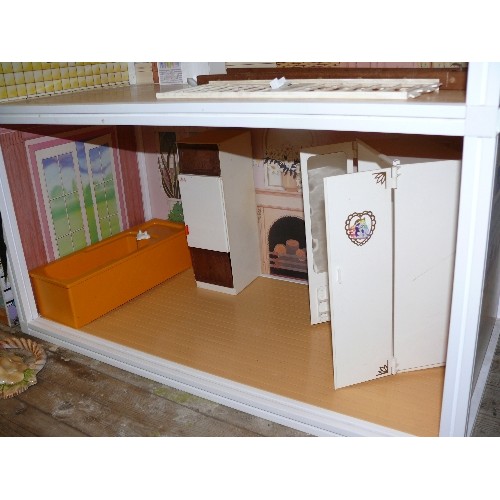 410 - A VERY LARGE SINDY DOLLS HOUSE WITH FURNITURE AND ACCESSORIES PLUS ORIGINAL BOX