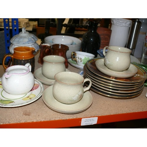 407 - 2 SHELVES OF VARIOUS MIXED CHINA AND GLASSWARE TO INCLUDE ROYAL WORCESTER, DENBY, DOULTON LAMBETH ET... 