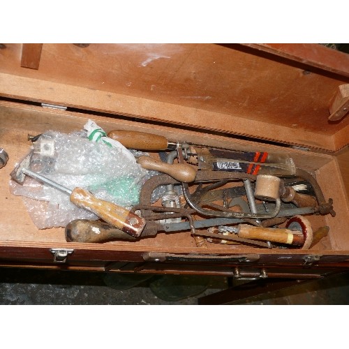 298 - A WOODEN TOOL BOX WITH CONTENTS OF VARIOUS TOOLS