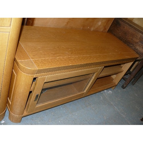 442 - A LARGE SOLID WOOD LIGHT OAK CABINET WITH SLIDING DOOR