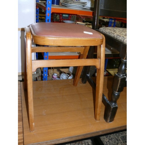 434 - A SMALL VINTAGE WOODEN STOOL WITH RED LEATHER TOP