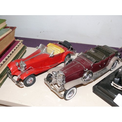 73 - 4 LARGE MODELS OF VINTAGE CARS BY BURAGO AND FRANKLIN MINT