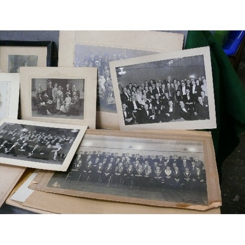 330 - A LARGE SELECTION OF VINTAGE AND ANTIQUE BLACK & WHITE PHOTOS PLUS A SENIOR SERVICE CIGARETTE ALBUM