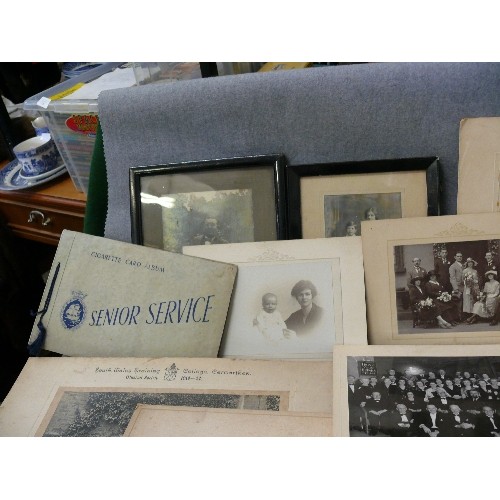 330 - A LARGE SELECTION OF VINTAGE AND ANTIQUE BLACK & WHITE PHOTOS PLUS A SENIOR SERVICE CIGARETTE ALBUM