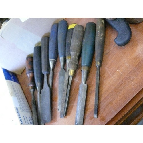 360 - 9 VARIOUS WOOD CHISELS