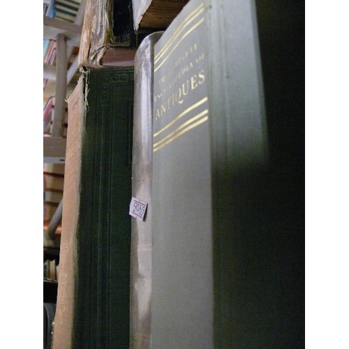 417 - A COLLECTION OF ANTIQUE BOOKS AND ENCYCLOPEDIAS