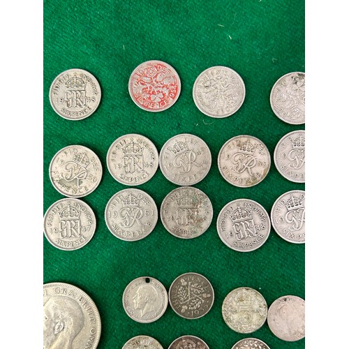 15 - COLLECTION OF BRITISH COINS INCLUDING SILVER THREEPENNY COINS 1915, 1916, 1920, SIXPENCES GEO VI AND... 