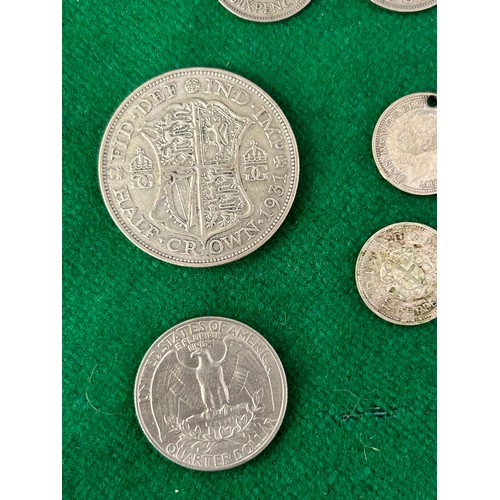 15 - COLLECTION OF BRITISH COINS INCLUDING SILVER THREEPENNY COINS 1915, 1916, 1920, SIXPENCES GEO VI AND... 