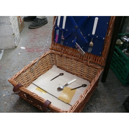 135B - WICKER BASKET PREVIOUSLY USED AS A PICNIC SET