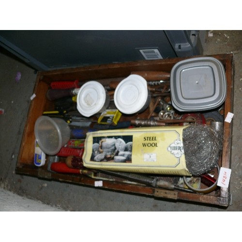 148H - WOODEN TRAY WITH CONTENTS OF VINTAGE TOOLS, STEEL WOOL, PANEL PINS ETC