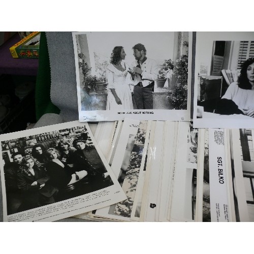 352 - A COLLECTION OF VINTAGE BLACK & WHITE PRESS PHOTOS