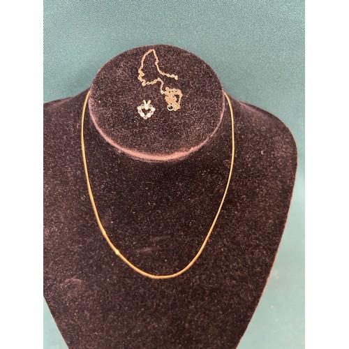 22 - A 9CT GOLD NECKLACE (1.5 GRAMS) TOGETHER WITH A HEART PENDANT AND A GOLD COLOURED CHAIN