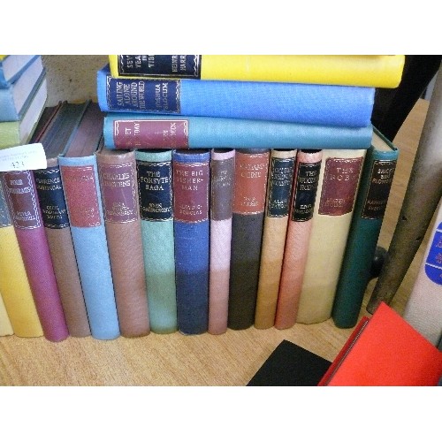 423 - A NICE SET OF VINTAGE HARDBACK NOVELS BY VARIOUS AUTHORS