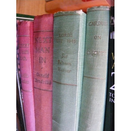 424 - A SELECTION OF VARIOUS SPORTING BOOKS TO INCLUDE CRICKET, FOOTBALL ETC, SOME VINTAGE