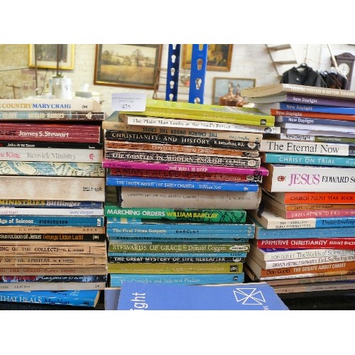 425 - A LARGE COLLECTION OF VINTAGE PAPERBACK RELIGIOUS BOOKS