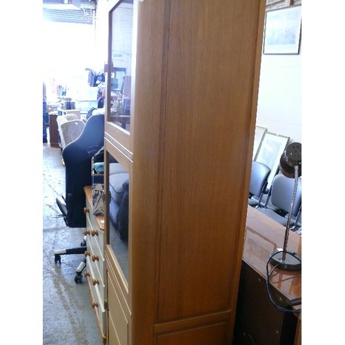 444 - A LARGE SOLID WOOD LIGHT OAK 3 DOOR DISPLAY CABINET