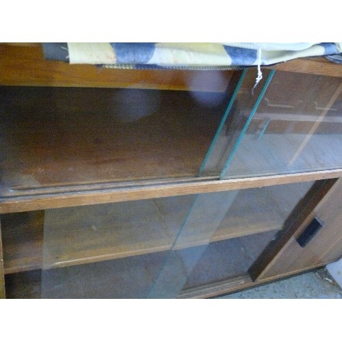 481 - A VINTAGE CABINET WITH GLASS SLIDING DOORS AND CUPBOARD