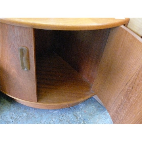 491 - A SMALL TEAK G PLAN CORNER UNIT