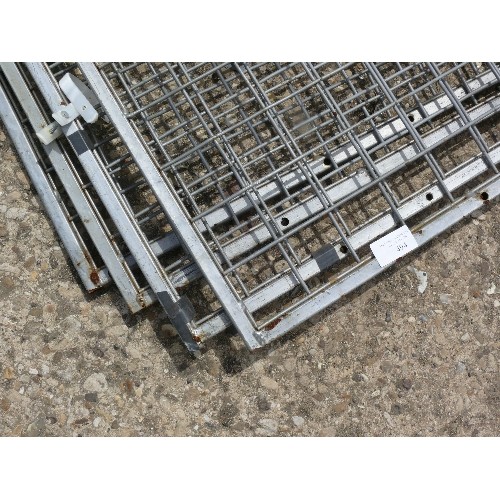 494 - 4 METAL MESH PANELS