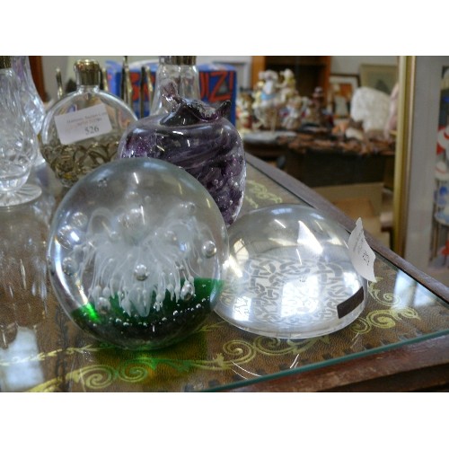 528 - 3 GLASS PAPERWEIGHTS INCLUDING ALUM BAY PURPLE SWIRL, SCOTTISH ETCHED AND GREEN WITH GEYSER