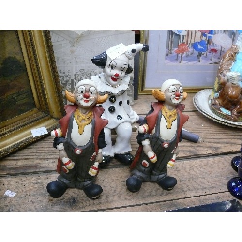 530 - 3 CERAMIC CLOWN FIGURES INCLUDING CLOWN ON A BENCH BY DEE FRANCIS LINCOLN