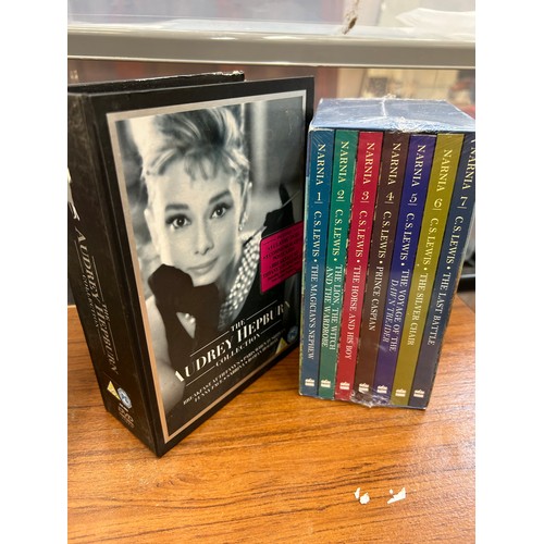 562 - THE AUDREY HEPBURN COLLECTION BOXED SET WITH 5 X DVD'S AND C S LEWIS 'CHRONICLES OF NARNIA' SET OF 7... 