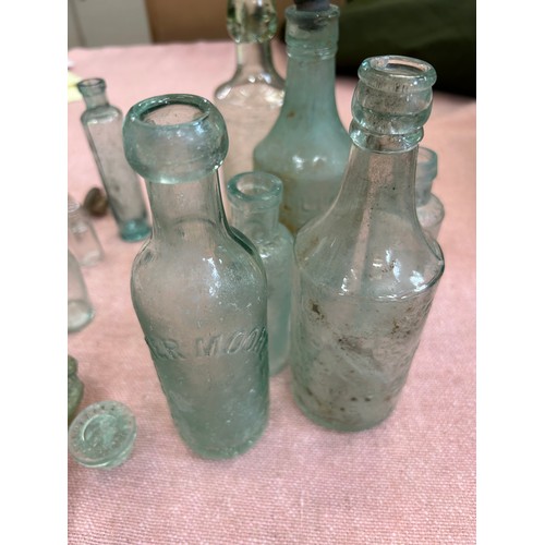 565 - VINTAGE BOTTLES INCLUDING TORPEDO BY STEWARD & PATTESON NORWICH, BOTTLE / JAR TOPS ETC