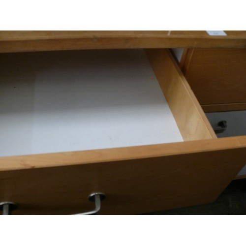 440 - AN IKEA VARDE FREESTANDING KITCHEN UNIT WITH DRAWERS AND CUPBOARD