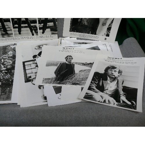 353 - A COLLECTION OF VINTAGE BLACK & WHITE PRESS PHOTOS