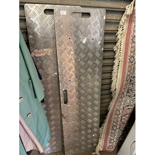 585 - 2 X ALUMINIUM CHEQUER PLATES  - APPROX 4FT X 1FT