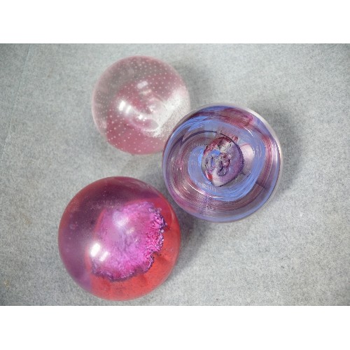 2 - 3 X CAITHNESS SCOTLAND CRYSTAL PAPERWEIGHTS INCLUDING EXTRAVAGANZA, PINK CHAMPAGNE AND DESERT SPRING