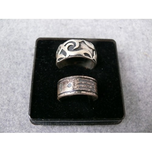 19 - 2 X 925 SILVER RINGS - SIZE S