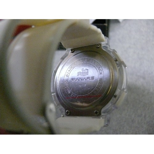 40 - PANARS LCD WATCH WITH WHITE PLASTIC STRAP