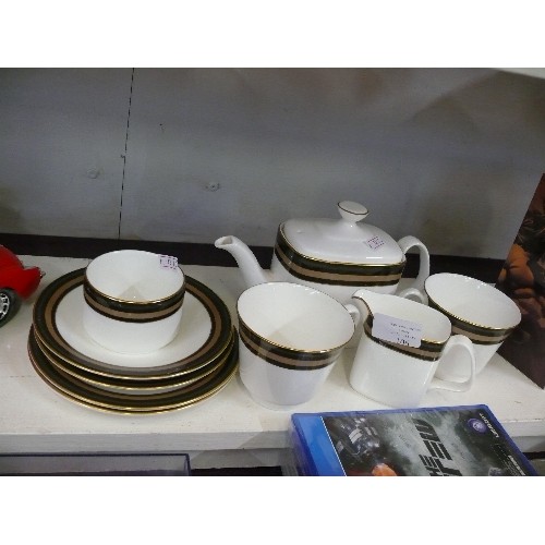 106 - A ROYAL DOULTON 'CADENZA' PART TEA SET TO INCLUDE TEA POT, MILK JUG, SUGAR BOWL, CUPS, SAUCERS AND P... 