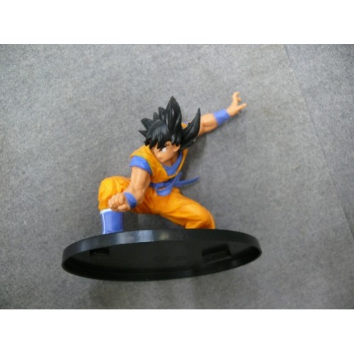 130 - DRAGONBALL Z GOKU FIGURINE