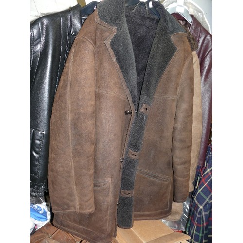 197 - SHEEPSKIN, GENTS, BROWN COAT BY RICHARD DRAPER, GLASTONBURY - NO SIZE GIVEN