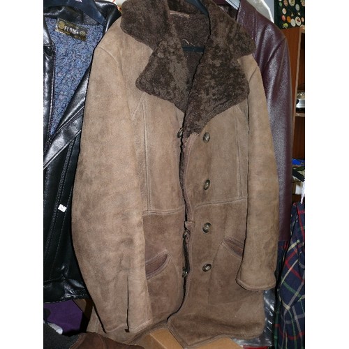 198 - SHEEPSKIN GENTS LIGHT BROWN COAT, 40