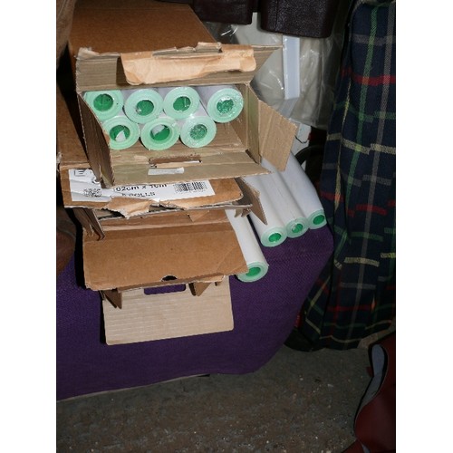 200 - 3 X POSTER ROLLS - LEAF GREEN 102CM X 10M, 8 ROLLS PER BOX AND 3 LOOSE