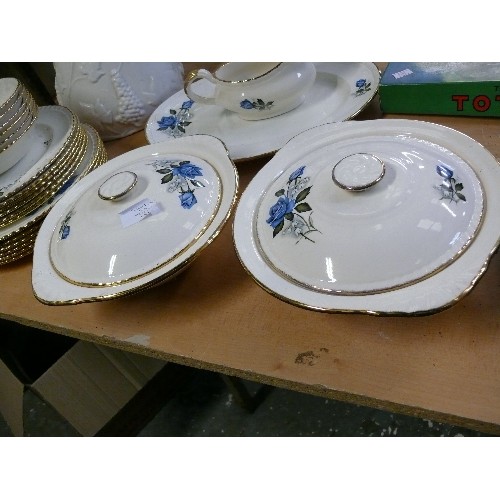 249 - A WEDGWOOD PART DINNER SERVICE 'HEDGE ROSE'