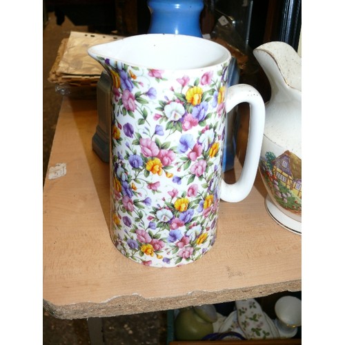 251 - A LOVELY VINTAGE CERAMIC URN ON STAND, 2 DECORATIVE CERAMIC JUGS PLUS A CHICKEN COFFEE POT