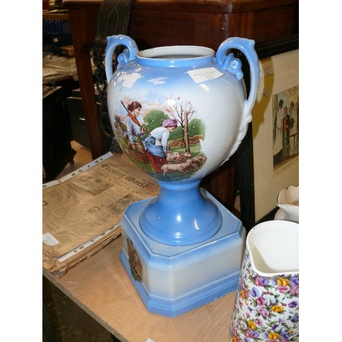 251 - A LOVELY VINTAGE CERAMIC URN ON STAND, 2 DECORATIVE CERAMIC JUGS PLUS A CHICKEN COFFEE POT