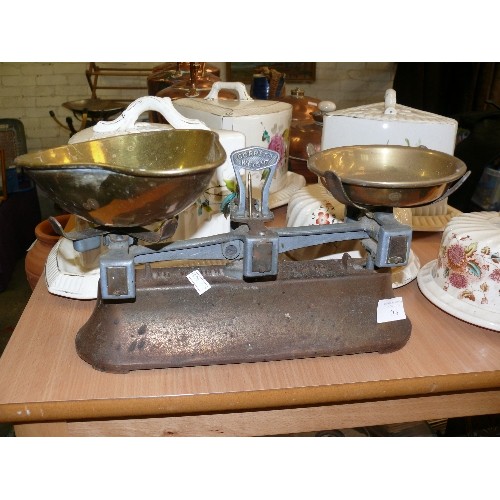 266 - A SET OF VINTAGE CAST IRON WEIGHING SCALES WITH BRASS PANS