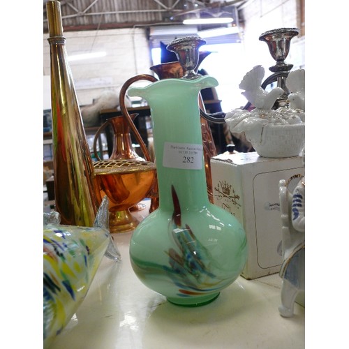 282 - A LARGE MURANO GLASS FISH AND A GREEN GLASS VASE