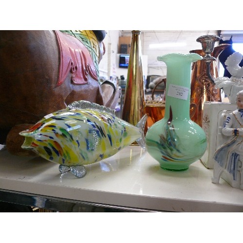 282 - A LARGE MURANO GLASS FISH AND A GREEN GLASS VASE