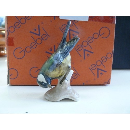 286 - A VINTAGE GOEBEL BIRD FIGURE WITH ORIGINAL BOX