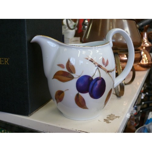 287 - A ROYAL WORCESTER 'EVESHAM' JUG WITH ORIGINAL BOX